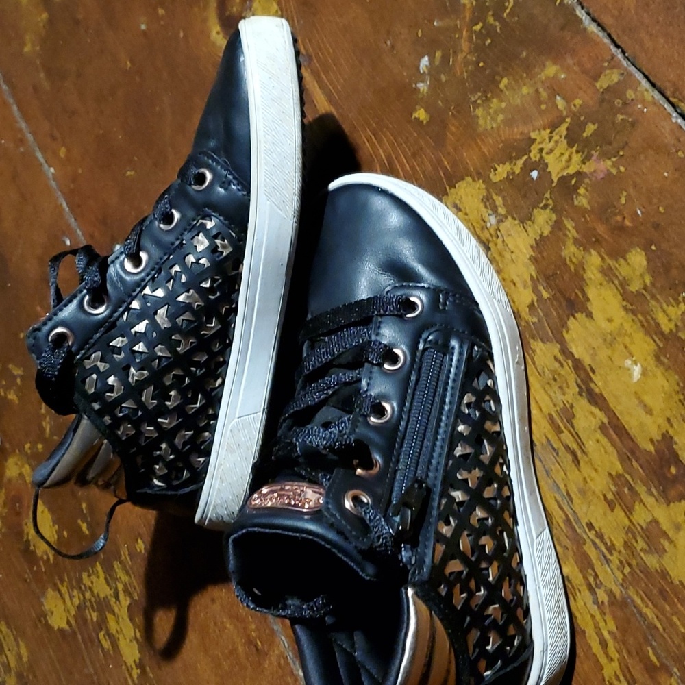 Girls sketcher sneakers